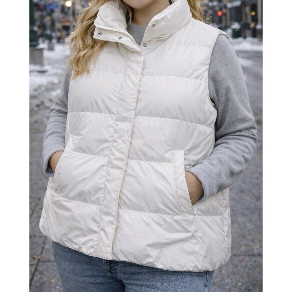 Athleta Women's Cream Puffer Vest